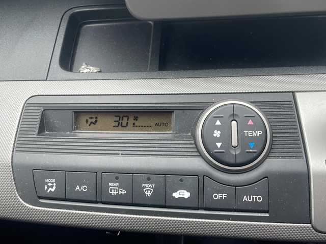 ホンダ フリード G ジャストセレクション 東京都 2010(平22)年 11.7万km プレミアムブラキッシュパール 純正ナビ/純正フロアマット/ドライブレコーダー/片側パワースライドドア（左側）/パワーウィンドウ/電動格納ミラー/ステアリングスイッチ/メーター照度調整スイッチ/シガーソケット/RCA入力端子/ビルトインETC/オートエアコン/三列シート/ウォークスルー