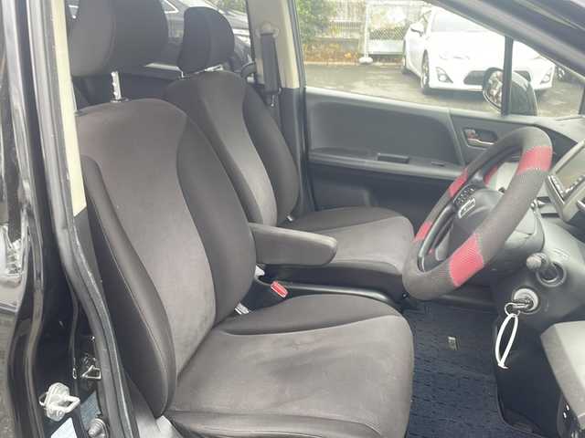 ホンダ フリード G ジャストセレクション 東京都 2010(平22)年 11.7万km プレミアムブラキッシュパール 純正ナビ/純正フロアマット/ドライブレコーダー/片側パワースライドドア（左側）/パワーウィンドウ/電動格納ミラー/ステアリングスイッチ/メーター照度調整スイッチ/シガーソケット/RCA入力端子/ビルトインETC/オートエアコン/三列シート/ウォークスルー