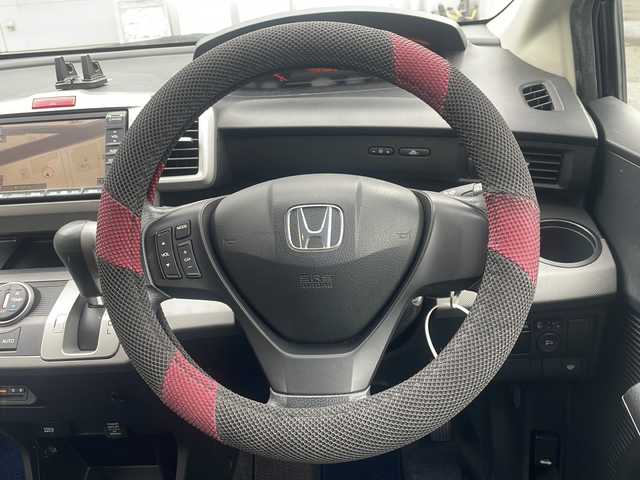 ホンダ フリード G ジャストセレクション 東京都 2010(平22)年 11.7万km プレミアムブラキッシュパール 純正ナビ/純正フロアマット/ドライブレコーダー/片側パワースライドドア（左側）/パワーウィンドウ/電動格納ミラー/ステアリングスイッチ/メーター照度調整スイッチ/シガーソケット/RCA入力端子/ビルトインETC/オートエアコン/三列シート/ウォークスルー