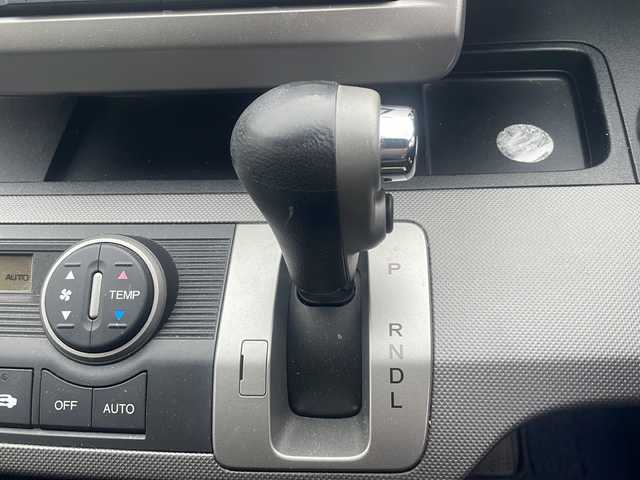 ホンダ フリード G ジャストセレクション 東京都 2010(平22)年 11.7万km プレミアムブラキッシュパール 純正ナビ/純正フロアマット/ドライブレコーダー/片側パワースライドドア（左側）/パワーウィンドウ/電動格納ミラー/ステアリングスイッチ/メーター照度調整スイッチ/シガーソケット/RCA入力端子/ビルトインETC/オートエアコン/三列シート/ウォークスルー