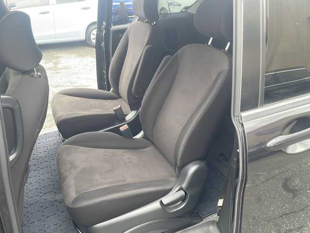 ホンダ フリード G ジャストセレクション 東京都 2010(平22)年 11.7万km プレミアムブラキッシュパール 純正ナビ/純正フロアマット/ドライブレコーダー/片側パワースライドドア（左側）/パワーウィンドウ/電動格納ミラー/ステアリングスイッチ/メーター照度調整スイッチ/シガーソケット/RCA入力端子/ビルトインETC/オートエアコン/三列シート/ウォークスルー