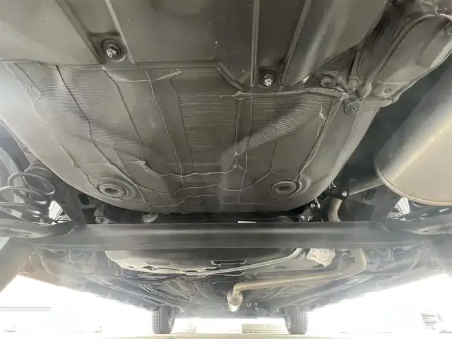 スズキ ソリオ バンディット HV MV 秋田県 2024(令6)年 1.1万km メロウディープレッドパール 純正ナビ・フルセグＴＶ・ＣＤ・DVD再生・Bluetooth・USB接続・AMFMチューナー/衝突被害軽減システム/コーナーセンサー/車線逸脱警報装置/フリップダウンモニター/前席シートヒーター/プッシュスタート・スマートキー/純正アルミホイール・スタッドレスタイヤ装着/LEDヘッドライト・フォグランプ/ダブル・サイド・カーテンエアバック/純正フロアマット/ウィンカーミラー