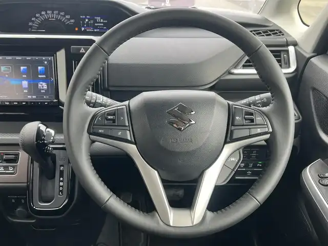 スズキ ソリオ バンディット HV MV 秋田県 2024(令6)年 1.1万km メロウディープレッドパール 純正ナビ・フルセグＴＶ・ＣＤ・DVD再生・Bluetooth・USB接続・AMFMチューナー/衝突被害軽減システム/コーナーセンサー/車線逸脱警報装置/フリップダウンモニター/前席シートヒーター/プッシュスタート・スマートキー/純正アルミホイール・スタッドレスタイヤ装着/LEDヘッドライト・フォグランプ/ダブル・サイド・カーテンエアバック/純正フロアマット/ウィンカーミラー