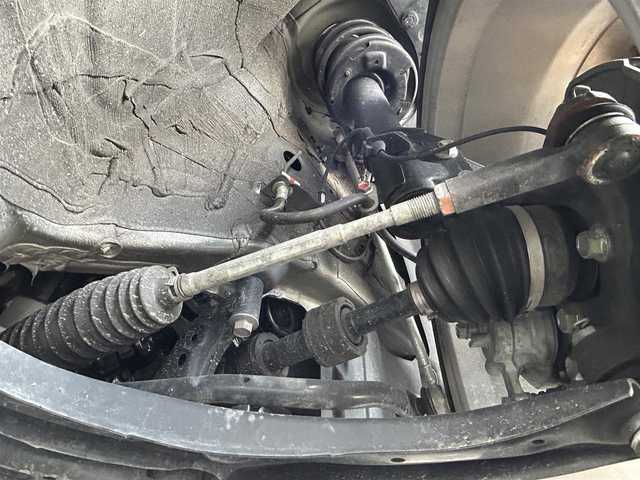 スズキ スイフト 滋賀県 2022(令4)年 2.3万km プレミアムシルバーメタリック ガソリン/2WD/6速MT/純正7インチナビ/【AN/FM/CD/DVD/TV/Bluetooth】/ETC/横滑り防止装置/運転席シートヒーター/クルーズコントロール/革巻きステアリング/ステアリングスイッチ/電動格納ミラー/オートライト/LEDヘッドライト/フロントフォグ/リアフォグ/オートエアコン/純正ドアバイザー/純正フロアマット/プッシュスタート/スマートキー/スペアキー/パワーステアリング
