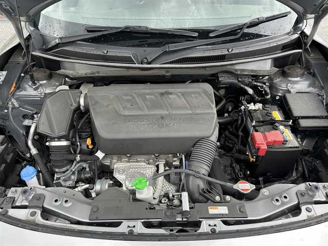 スズキ スイフト 滋賀県 2022(令4)年 2.3万km プレミアムシルバーメタリック ガソリン/2WD/6速MT/純正7インチナビ/【AN/FM/CD/DVD/TV/Bluetooth】/ETC/横滑り防止装置/運転席シートヒーター/クルーズコントロール/革巻きステアリング/ステアリングスイッチ/電動格納ミラー/オートライト/LEDヘッドライト/フロントフォグ/リアフォグ/オートエアコン/純正ドアバイザー/純正フロアマット/プッシュスタート/スマートキー/スペアキー/パワーステアリング