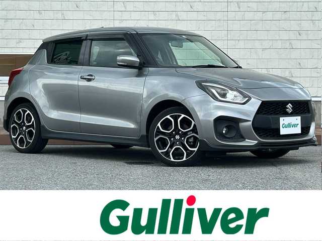 スズキ スイフト 滋賀県 2022(令4)年 2.3万km プレミアムシルバーメタリック ガソリン/2WD/6速MT/純正7インチナビ/【AN/FM/CD/DVD/TV/Bluetooth】/ETC/横滑り防止装置/運転席シートヒーター/クルーズコントロール/革巻きステアリング/ステアリングスイッチ/電動格納ミラー/オートライト/LEDヘッドライト/フロントフォグ/リアフォグ/オートエアコン/純正ドアバイザー/純正フロアマット/プッシュスタート/スマートキー/スペアキー/パワーステアリング