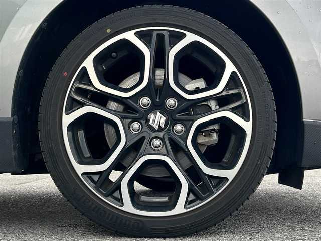 スズキ スイフト 滋賀県 2022(令4)年 2.3万km プレミアムシルバーメタリック ガソリン/2WD/6速MT/純正7インチナビ/【AN/FM/CD/DVD/TV/Bluetooth】/ETC/横滑り防止装置/運転席シートヒーター/クルーズコントロール/革巻きステアリング/ステアリングスイッチ/電動格納ミラー/オートライト/LEDヘッドライト/フロントフォグ/リアフォグ/オートエアコン/純正ドアバイザー/純正フロアマット/プッシュスタート/スマートキー/スペアキー/パワーステアリング