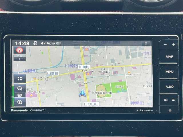 スズキ スイフト 滋賀県 2022(令4)年 2.3万km プレミアムシルバーメタリック ガソリン/2WD/6速MT/純正7インチナビ/【AN/FM/CD/DVD/TV/Bluetooth】/ETC/横滑り防止装置/運転席シートヒーター/クルーズコントロール/革巻きステアリング/ステアリングスイッチ/電動格納ミラー/オートライト/LEDヘッドライト/フロントフォグ/リアフォグ/オートエアコン/純正ドアバイザー/純正フロアマット/プッシュスタート/スマートキー/スペアキー/パワーステアリング