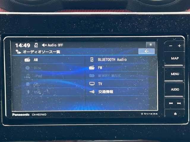 スズキ スイフト 滋賀県 2022(令4)年 2.3万km プレミアムシルバーメタリック ガソリン/2WD/6速MT/純正7インチナビ/【AN/FM/CD/DVD/TV/Bluetooth】/ETC/横滑り防止装置/運転席シートヒーター/クルーズコントロール/革巻きステアリング/ステアリングスイッチ/電動格納ミラー/オートライト/LEDヘッドライト/フロントフォグ/リアフォグ/オートエアコン/純正ドアバイザー/純正フロアマット/プッシュスタート/スマートキー/スペアキー/パワーステアリング