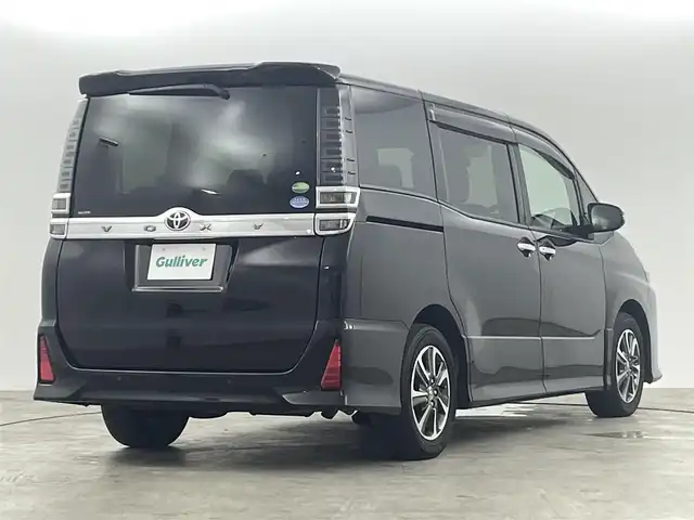 トヨタ ヴォクシー ZS 煌Ⅱ 福島県 2020(令2)年 6.3万km ブラック トヨタセーフティセンス/・プリクラッシュセーフティ/・レーンディパーチャーアラート/・クリアランスソナー/・オートマチックハイビーム/社外7インチナビ/・型番：MDV-S707W/・フルセグTV/Bluetooth/CD/DVD/・ETC/・ドライブレコーダー/両側パワースライドドア/アイドリングストップ/革巻きステアリング/・ステアリングリモコン/プッシュスタート/・スマートキー/LEDヘッドライト/・オートライト/・フォグライト/電動格納ウィンカーミラー/純正フロアマット