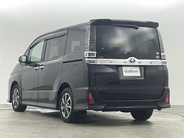 トヨタ ヴォクシー ZS 煌Ⅱ 福島県 2020(令2)年 6.3万km ブラック トヨタセーフティセンス/・プリクラッシュセーフティ/・レーンディパーチャーアラート/・クリアランスソナー/・オートマチックハイビーム/社外7インチナビ/・型番：MDV-S707W/・フルセグTV/Bluetooth/CD/DVD/・ETC/・ドライブレコーダー/両側パワースライドドア/アイドリングストップ/革巻きステアリング/・ステアリングリモコン/プッシュスタート/・スマートキー/LEDヘッドライト/・オートライト/・フォグライト/電動格納ウィンカーミラー/純正フロアマット