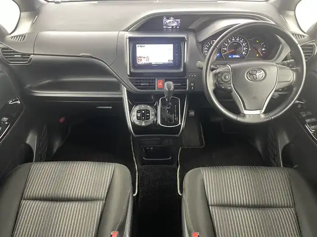 トヨタ ヴォクシー ZS 煌Ⅱ 福島県 2020(令2)年 6.3万km ブラック トヨタセーフティセンス/・プリクラッシュセーフティ/・レーンディパーチャーアラート/・クリアランスソナー/・オートマチックハイビーム/社外7インチナビ/・型番：MDV-S707W/・フルセグTV/Bluetooth/CD/DVD/・ETC/・ドライブレコーダー/両側パワースライドドア/アイドリングストップ/革巻きステアリング/・ステアリングリモコン/プッシュスタート/・スマートキー/LEDヘッドライト/・オートライト/・フォグライト/電動格納ウィンカーミラー/純正フロアマット