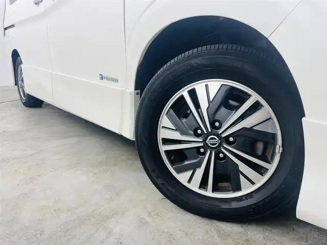 日産 セレナ e－パワー ハイウェイスター V 福島県 2021(令3)年 6.3万km パール 360°セーフティアシスト/・プロパイロット/・側方支援/・後方支援/・エマージェンシーブレーキ/・速度標謝表示/・道路標識表示/・駐車支援/・ふらつき警報/・走行時間/・凍結注意/・ブラインドスポットモニター/純正ナビ/・型番：MM520D-L/・フルセグTV/BT/CD/DVD/FM/AM/・ETC/・両側パワースライドドア/・前後ドライブレコーダー/デジタルインナーミラー/プッシュスタート/・スマートキー/革張ステアリング/・ステアリングスイッチ/電動格納ミラー/LEDヘッドライト/・オートライト/・フォグランプ/ドアバイザー/純正フロアマット