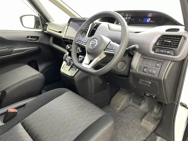 日産 セレナ e－パワー ハイウェイスター V 福島県 2021(令3)年 6.3万km パール 360°セーフティアシスト/・プロパイロット/・側方支援/・後方支援/・エマージェンシーブレーキ/・速度標謝表示/・道路標識表示/・駐車支援/・ふらつき警報/・走行時間/・凍結注意/・ブラインドスポットモニター/純正ナビ/・型番：MM520D-L/・フルセグTV/BT/CD/DVD/FM/AM/・ETC/・両側パワースライドドア/・前後ドライブレコーダー/デジタルインナーミラー/プッシュスタート/・スマートキー/革張ステアリング/・ステアリングスイッチ/電動格納ミラー/LEDヘッドライト/・オートライト/・フォグランプ/ドアバイザー/純正フロアマット
