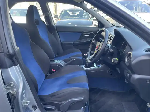 スバル インプレッサ ＷＲＸ STi 大阪府 2004(平16)年 16.2万km プレミアムシルバーメタリック 純正ナビ-ワンセグTV/CD/momoステアリング/HIDヘッドライト/ETC/6速ミッション