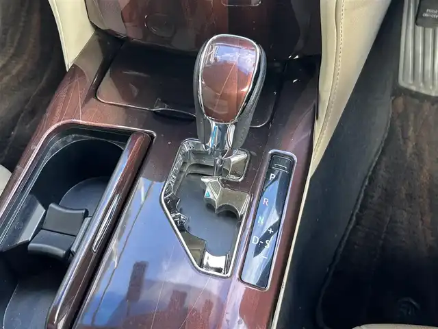 トヨタ クラウン ハイブリッド ロイヤルサルーン 静岡県 2015(平27)年 9万km シルバーM 純正8型HDDナビ/（フルセグTV/CD/DVD/BT/USB）/音声ガイダンス付きバックガイドモニター/全周囲カメラ/ビルトインETC/ドラレコ/前席パワーシート/前席シートヒーター/純正フロアマット/ドアバイザー/フロントフォグ/純正17AW