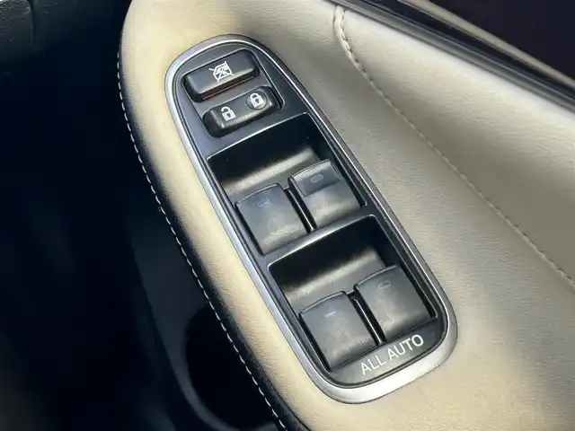 トヨタ クラウン ハイブリッド ロイヤルサルーン 静岡県 2015(平27)年 9万km シルバーM 純正8型HDDナビ/（フルセグTV/CD/DVD/BT/USB）/音声ガイダンス付きバックガイドモニター/全周囲カメラ/ビルトインETC/ドラレコ/前席パワーシート/前席シートヒーター/純正フロアマット/ドアバイザー/フロントフォグ/純正17AW