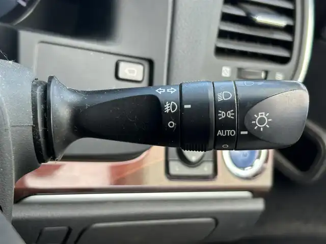 トヨタ クラウン ハイブリッド ロイヤルサルーン 静岡県 2015(平27)年 9万km シルバーM 純正8型HDDナビ/（フルセグTV/CD/DVD/BT/USB）/音声ガイダンス付きバックガイドモニター/全周囲カメラ/ビルトインETC/ドラレコ/前席パワーシート/前席シートヒーター/純正フロアマット/ドアバイザー/フロントフォグ/純正17AW