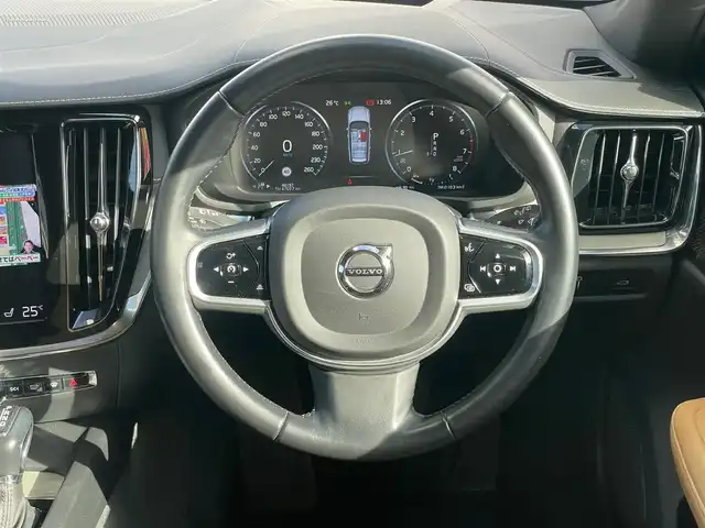 ボルボ Ｖ６０ T5 インスクリプション 愛知県 2019(令1)年 4.9万km 黒 /当店買取/インテリセーフティ//純正ナビ/360度カメラ//茶色本革シート//パワーシート/マッサージ機能付//シートヒーター/シートベンチレーター//BLIS/レーンキープアシスト/ドライバーアラート//パイロットアシスト//LEHヘッド/AHB//ヘッドアップディスプレイ//ETC/ハンズフリーPゲート//HarmanKardonオーディオ//アダプティプクルーズコントロール//リコールNo3467対策済//ディーラー記録簿R235年//保証書/取説/スペアキー
