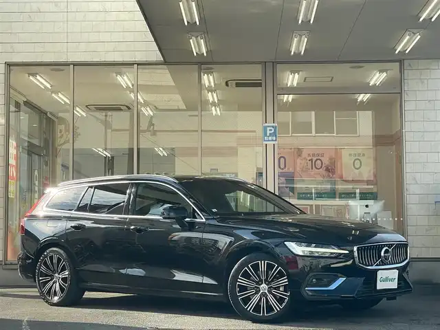 ボルボ Ｖ６０ T5 インスクリプション 愛知県 2019(令1)年 4.9万km 黒 /当店買取/インテリセーフティ//純正ナビ/360度カメラ//茶色本革シート//パワーシート/マッサージ機能付//シートヒーター/シートベンチレーター//BLIS/レーンキープアシスト/ドライバーアラート//パイロットアシスト//LEHヘッド/AHB//ヘッドアップディスプレイ//ETC/ハンズフリーPゲート//HarmanKardonオーディオ//アダプティプクルーズコントロール//リコールNo3467対策済//ディーラー記録簿R235年//保証書/取説/スペアキー