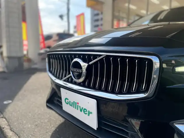 ボルボ Ｖ６０ T5 インスクリプション 愛知県 2019(令1)年 4.9万km 黒 /当店買取/インテリセーフティ//純正ナビ/360度カメラ//茶色本革シート//パワーシート/マッサージ機能付//シートヒーター/シートベンチレーター//BLIS/レーンキープアシスト/ドライバーアラート//パイロットアシスト//LEHヘッド/AHB//ヘッドアップディスプレイ//ETC/ハンズフリーPゲート//HarmanKardonオーディオ//アダプティプクルーズコントロール//リコールNo3467対策済//ディーラー記録簿R235年//保証書/取説/スペアキー