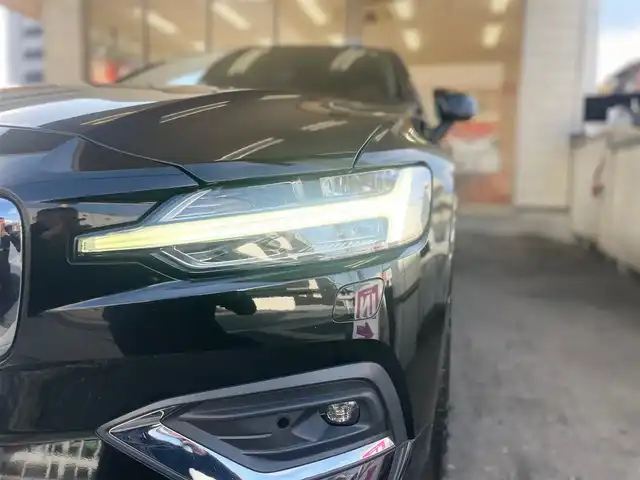 ボルボ Ｖ６０ T5 インスクリプション 愛知県 2019(令1)年 4.9万km 黒 /当店買取/インテリセーフティ//純正ナビ/360度カメラ//茶色本革シート//パワーシート/マッサージ機能付//シートヒーター/シートベンチレーター//BLIS/レーンキープアシスト/ドライバーアラート//パイロットアシスト//LEHヘッド/AHB//ヘッドアップディスプレイ//ETC/ハンズフリーPゲート//HarmanKardonオーディオ//アダプティプクルーズコントロール//リコールNo3467対策済//ディーラー記録簿R235年//保証書/取説/スペアキー