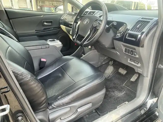 トヨタ プリウス α S 島根県 2012(平24)年 14.7万km ブラック アルパイン製９型メモリナビ　/フルセグＴＶ　/ＤＶＤ再生　/Ｂｌｕｅｔｏｏｔｈ接続　/フリップダウンモニター/ＥＴＣ　/バックカメラ　　/アイドリングストップ　/スマートキー　/プッシュスタート