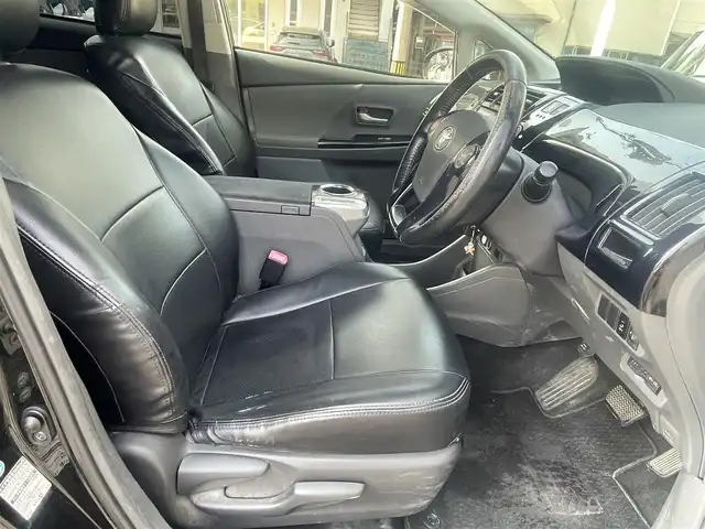 トヨタ プリウス α S 島根県 2012(平24)年 14.7万km ブラック アルパイン製９型メモリナビ　/フルセグＴＶ　/ＤＶＤ再生　/Ｂｌｕｅｔｏｏｔｈ接続　/フリップダウンモニター/ＥＴＣ　/バックカメラ　　/アイドリングストップ　/スマートキー　/プッシュスタート