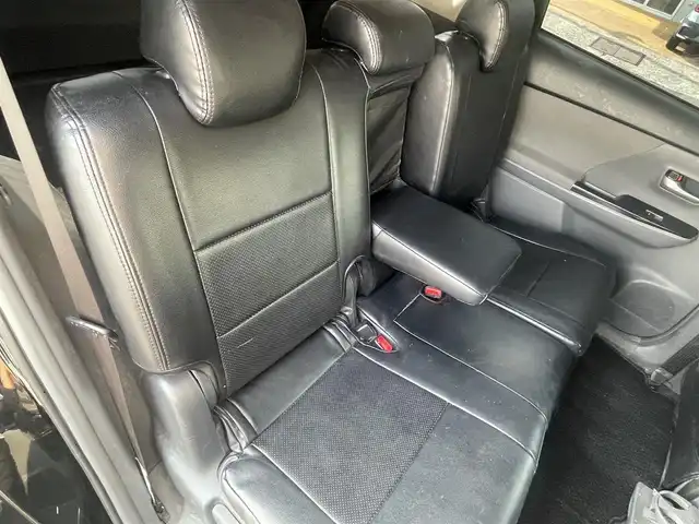 トヨタ プリウス α S 島根県 2012(平24)年 14.7万km ブラック アルパイン製９型メモリナビ　/フルセグＴＶ　/ＤＶＤ再生　/Ｂｌｕｅｔｏｏｔｈ接続　/フリップダウンモニター/ＥＴＣ　/バックカメラ　　/アイドリングストップ　/スマートキー　/プッシュスタート