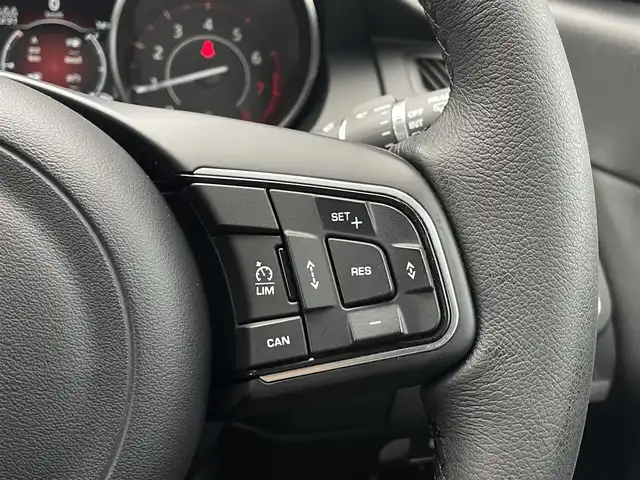 ジャガー Ｅペース R ダイナミックS 250PS 三重県 2019(令1)年 4.9万km 黒 黒革　/ＡＣＣ　/ＭＥＲＩＤＩＡ　/純正１９ＡＷ　/ＬＥＤライト　/パワーシート　/パワーテールゲート　/全方位カメラ　/カープレイ　/Ｂｌｕｅｔｏｏｔｈ　/シートヒーター　/ＥＴＣ２．０　/フルセグTV　/１オーナー　/保証書