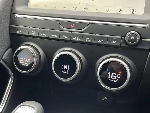 ジャガー Ｅペース R ダイナミックS 250PS 三重県 2019(令1)年 4.9万km 黒 黒革　/ＡＣＣ　/ＭＥＲＩＤＩＡ　/純正１９ＡＷ　/ＬＥＤライト　/パワーシート　/パワーテールゲート　/全方位カメラ　/カープレイ　/Ｂｌｕｅｔｏｏｔｈ　/シートヒーター　/ＥＴＣ２．０　/フルセグTV　/１オーナー　/保証書