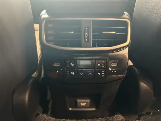 レクサス ＲＸ 350h バージョンL 熊本県 2024(令6)年 1.5万km レッドマイカクリスタルシャイン ・スマートキー/・プッシュスタート/・プリクラッシュブレーキ/・アドバンスドドライブ/・ロードサインアシスト/・前後クロストラフィックアシスト/・レーンデパーチャーアラート/・レーンチェンジアシスト/・プロアクティブドライビング/・ブラインドスポットモニター/・パーキングサポートブレーキ/・安心降車アシスト/・オートマチックハイビーム/・クルーズコントロール(追従式)/・黒革シート/・全席パワーシート/・全席エアシート/・全席シートヒーター/・ハンドルヒーター/・純正メモリナビ/　【Bluetooth・USB】/・フルセグTV/・全方位カメラ/・ETC2.0/・ワイヤレス充電/・デジタルインナーミラー/・ドライブレコーダー(前後録画)/・パワーバックドア/・LEDヘッドランプ/・LEDフォグランプ/・純正マット