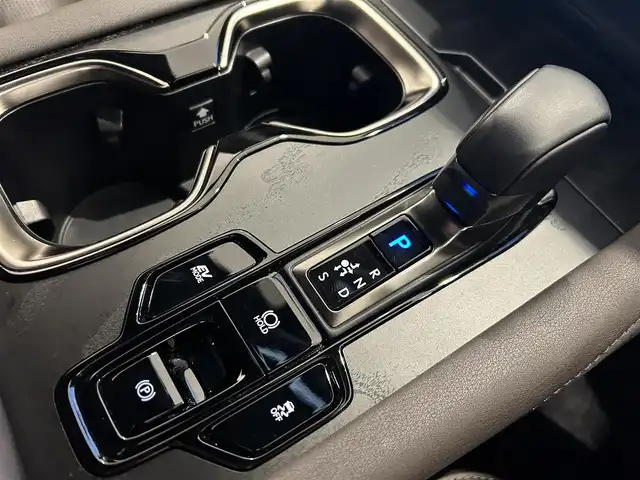 レクサス ＲＸ 350h バージョンL 熊本県 2024(令6)年 1.5万km レッドマイカクリスタルシャイン ・スマートキー/・プッシュスタート/・プリクラッシュブレーキ/・アドバンスドドライブ/・ロードサインアシスト/・前後クロストラフィックアシスト/・レーンデパーチャーアラート/・レーンチェンジアシスト/・プロアクティブドライビング/・ブラインドスポットモニター/・パーキングサポートブレーキ/・安心降車アシスト/・オートマチックハイビーム/・クルーズコントロール(追従式)/・黒革シート/・全席パワーシート/・全席エアシート/・全席シートヒーター/・ハンドルヒーター/・純正メモリナビ/　【Bluetooth・USB】/・フルセグTV/・全方位カメラ/・ETC2.0/・ワイヤレス充電/・デジタルインナーミラー/・ドライブレコーダー(前後録画)/・パワーバックドア/・LEDヘッドランプ/・LEDフォグランプ/・純正マット