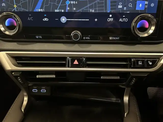 レクサス ＲＸ 350h バージョンL 熊本県 2024(令6)年 1.5万km レッドマイカクリスタルシャイン ・スマートキー/・プッシュスタート/・プリクラッシュブレーキ/・アドバンスドドライブ/・ロードサインアシスト/・前後クロストラフィックアシスト/・レーンデパーチャーアラート/・レーンチェンジアシスト/・プロアクティブドライビング/・ブラインドスポットモニター/・パーキングサポートブレーキ/・安心降車アシスト/・オートマチックハイビーム/・クルーズコントロール(追従式)/・黒革シート/・全席パワーシート/・全席エアシート/・全席シートヒーター/・ハンドルヒーター/・純正メモリナビ/　【Bluetooth・USB】/・フルセグTV/・全方位カメラ/・ETC2.0/・ワイヤレス充電/・デジタルインナーミラー/・ドライブレコーダー(前後録画)/・パワーバックドア/・LEDヘッドランプ/・LEDフォグランプ/・純正マット