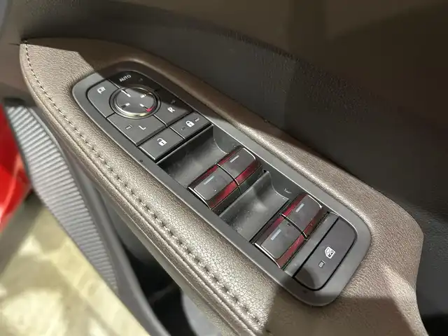 レクサス ＲＸ 350h バージョンL 熊本県 2024(令6)年 1.5万km レッドマイカクリスタルシャイン ・スマートキー/・プッシュスタート/・プリクラッシュブレーキ/・アドバンスドドライブ/・ロードサインアシスト/・前後クロストラフィックアシスト/・レーンデパーチャーアラート/・レーンチェンジアシスト/・プロアクティブドライビング/・ブラインドスポットモニター/・パーキングサポートブレーキ/・安心降車アシスト/・オートマチックハイビーム/・クルーズコントロール(追従式)/・黒革シート/・全席パワーシート/・全席エアシート/・全席シートヒーター/・ハンドルヒーター/・純正メモリナビ/　【Bluetooth・USB】/・フルセグTV/・全方位カメラ/・ETC2.0/・ワイヤレス充電/・デジタルインナーミラー/・ドライブレコーダー(前後録画)/・パワーバックドア/・LEDヘッドランプ/・LEDフォグランプ/・純正マット