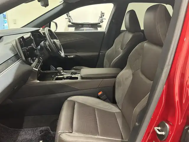 レクサス ＲＸ 350h バージョンL 熊本県 2024(令6)年 1.5万km レッドマイカクリスタルシャイン ・スマートキー/・プッシュスタート/・プリクラッシュブレーキ/・アドバンスドドライブ/・ロードサインアシスト/・前後クロストラフィックアシスト/・レーンデパーチャーアラート/・レーンチェンジアシスト/・プロアクティブドライビング/・ブラインドスポットモニター/・パーキングサポートブレーキ/・安心降車アシスト/・オートマチックハイビーム/・クルーズコントロール(追従式)/・黒革シート/・全席パワーシート/・全席エアシート/・全席シートヒーター/・ハンドルヒーター/・純正メモリナビ/　【Bluetooth・USB】/・フルセグTV/・全方位カメラ/・ETC2.0/・ワイヤレス充電/・デジタルインナーミラー/・ドライブレコーダー(前後録画)/・パワーバックドア/・LEDヘッドランプ/・LEDフォグランプ/・純正マット