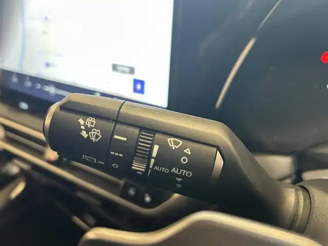 レクサス ＲＸ 350h バージョンL 熊本県 2024(令6)年 1.5万km レッドマイカクリスタルシャイン ・スマートキー/・プッシュスタート/・プリクラッシュブレーキ/・アドバンスドドライブ/・ロードサインアシスト/・前後クロストラフィックアシスト/・レーンデパーチャーアラート/・レーンチェンジアシスト/・プロアクティブドライビング/・ブラインドスポットモニター/・パーキングサポートブレーキ/・安心降車アシスト/・オートマチックハイビーム/・クルーズコントロール(追従式)/・黒革シート/・全席パワーシート/・全席エアシート/・全席シートヒーター/・ハンドルヒーター/・純正メモリナビ/　【Bluetooth・USB】/・フルセグTV/・全方位カメラ/・ETC2.0/・ワイヤレス充電/・デジタルインナーミラー/・ドライブレコーダー(前後録画)/・パワーバックドア/・LEDヘッドランプ/・LEDフォグランプ/・純正マット