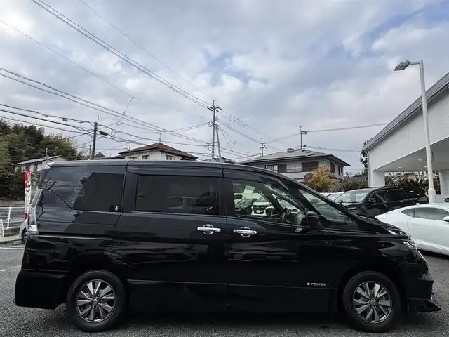 日産 セレナ e－パワー ハイウェイスター V 熊本県 2019(令1)年 4.8万km ダイヤモンドブラック 純正9インチナビ/【フルセグTV/Bluetooth再生/CD/DVD】/アラウンドビューモニター/純正フリップダウンモニター/エマージェンシブレーキ/車線逸脱警報/速度/道路標識表示/クリアランスソナー/インテリジェントパーキングアシスト/ステアリングヒーター/クルーズコントロール/両側パワースライドドア/前席シートヒーター/LEDオートライト/フォグライト/ドライブレコーダー/ビルトインETC/保証書/取扱説明書