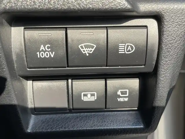 レクサス ＩＳ 300h バージョンL 道央・札幌 2022(令4)年 1.6万km ソニックチタニウム ・４WD/・法人ワンオーナー/・衝突軽減ブレーキ/・寒冷地仕様/・全方位カメラ/・純正ナビ/　CD＆BT＆USB＆TV/・バックカメラ/・コーナーセンサー/・レーンキープアシスト/・レザーシート/・パワーシート/・レーダークルーズコントロール/・シートヒーター/・ステアリングヒーター/・ワイパー熱線/・ミラーヒーター/・ブラインドスポットモニター/・パドルシフト/・MT付きAT/・ビルトインETC/・オートエアコン/・オートライト/・レインセンサーワイパー/・オートリトラミラー/・オートハイビーム/・AC100V/・プッシュスタート/・スマートキー/・前後ドライブレコーダー/・純正AW＆夏タイヤ積込/　235/40/19/・純正フロアマット/・ウィンカーミラー/・スペアキー