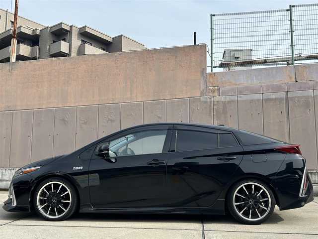トヨタ プリウス ＰＨＶ A レザーパッケージ 愛知県 2017(平29)年 5.8万km アティチュードブラックマイカ 純正11.6型ナビ/TRDエアロ/社外１８インチアルミ/パワーシート/レーンキープアシスト/レーダークルーズコントロール/レザーシート/ステアリングヒーター/シートヒーター/オートライト/オートマチックハイビーム/純正LEDヘッドライト/ドラレコ/ビルトインETC2.0/スペアキー