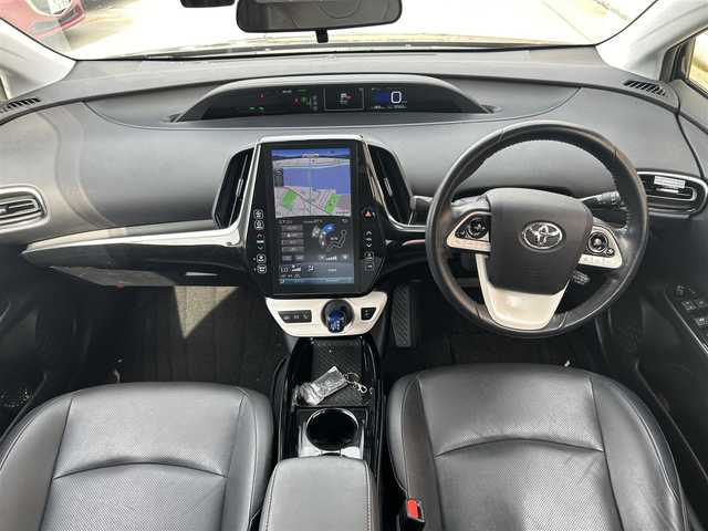 トヨタ プリウス ＰＨＶ A レザーパッケージ 愛知県 2017(平29)年 5.8万km アティチュードブラックマイカ 純正11.6型ナビ/TRDエアロ/社外１８インチアルミ/パワーシート/レーンキープアシスト/レーダークルーズコントロール/レザーシート/ステアリングヒーター/シートヒーター/オートライト/オートマチックハイビーム/純正LEDヘッドライト/ドラレコ/ビルトインETC2.0/スペアキー