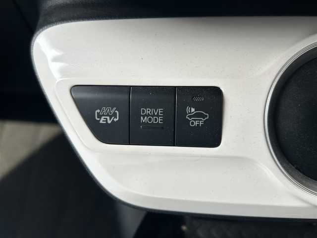 トヨタ プリウス ＰＨＶ A レザーパッケージ 愛知県 2017(平29)年 5.8万km アティチュードブラックマイカ 純正11.6型ナビ/TRDエアロ/社外１８インチアルミ/パワーシート/レーンキープアシスト/レーダークルーズコントロール/レザーシート/ステアリングヒーター/シートヒーター/オートライト/オートマチックハイビーム/純正LEDヘッドライト/ドラレコ/ビルトインETC2.0/スペアキー