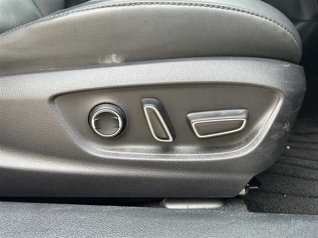 トヨタ プリウス ＰＨＶ A レザーパッケージ 愛知県 2017(平29)年 5.8万km アティチュードブラックマイカ 純正11.6型ナビ/TRDエアロ/社外１８インチアルミ/パワーシート/レーンキープアシスト/レーダークルーズコントロール/レザーシート/ステアリングヒーター/シートヒーター/オートライト/オートマチックハイビーム/純正LEDヘッドライト/ドラレコ/ビルトインETC2.0/スペアキー