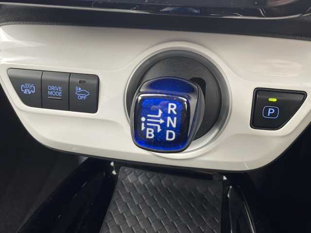 トヨタ プリウス ＰＨＶ A レザーパッケージ 愛知県 2017(平29)年 5.8万km アティチュードブラックマイカ 純正11.6型ナビ/TRDエアロ/社外１８インチアルミ/パワーシート/レーンキープアシスト/レーダークルーズコントロール/レザーシート/ステアリングヒーター/シートヒーター/オートライト/オートマチックハイビーム/純正LEDヘッドライト/ドラレコ/ビルトインETC2.0/スペアキー