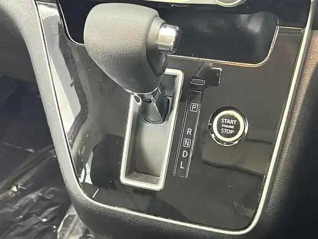 日産 セレナ ハイウェイスター V 埼玉県 2019(令1)年 2.5万km マルーンレッド 2トーン 純正１０型ナビ　全方位カメラ　純正後席モニター　Ｂｌｕｅｔｏｏｔｈ　フルセグＴＶ　ドライブレコーダー　クルーズコントロール　コーナーセンサー　オートハイビーム　ＢＳＭ　ＥＴＣ　　衝突軽減システム