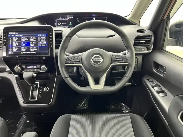 日産 セレナ ハイウェイスター V 埼玉県 2019(令1)年 2.5万km マルーンレッド 2トーン 純正１０型ナビ　全方位カメラ　純正後席モニター　Ｂｌｕｅｔｏｏｔｈ　フルセグＴＶ　ドライブレコーダー　クルーズコントロール　コーナーセンサー　オートハイビーム　ＢＳＭ　ＥＴＣ　　衝突軽減システム