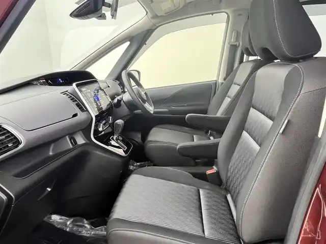 日産 セレナ ハイウェイスター V 埼玉県 2019(令1)年 2.5万km マルーンレッド 2トーン 純正１０型ナビ　全方位カメラ　純正後席モニター　Ｂｌｕｅｔｏｏｔｈ　フルセグＴＶ　ドライブレコーダー　クルーズコントロール　コーナーセンサー　オートハイビーム　ＢＳＭ　ＥＴＣ　　衝突軽減システム