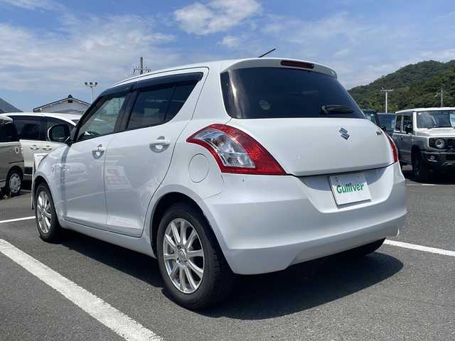 スズキ スイフト XG 京都府 2015(平27)年 15.4万km スノーホワイトパール 純正オーディオ【CD/USB】/スマートキー/社外15インチアルミ/横滑り防止装置