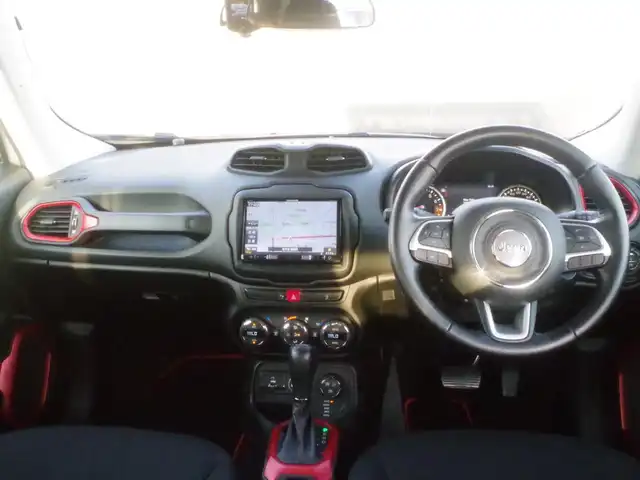 クライスラー・ジープ ジープ レネゲード トレイルホーク 岩手県 2016(平28)年 4.9万km 白 社外メモリナビ/フルセグTV/バックカメラ/ETC/レーンディパーチャー/ブラインドスポット/クルコン/360°ドラレコ/HIDライト/ルーフキャリア/ルーフラック/純正オーディオ移設（トランク下段）