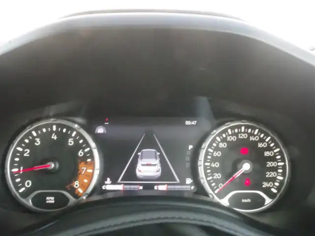 クライスラー・ジープ ジープ レネゲード トレイルホーク 岩手県 2016(平28)年 4.9万km 白 社外メモリナビ/フルセグTV/バックカメラ/ETC/レーンディパーチャー/ブラインドスポット/クルコン/360°ドラレコ/HIDライト/ルーフキャリア/ルーフラック/純正オーディオ移設（トランク下段）